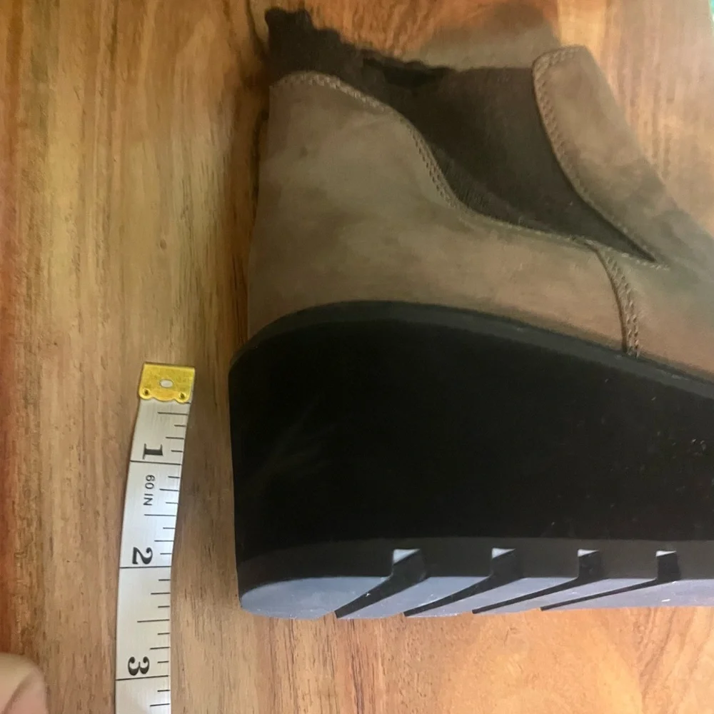 Eileen Fisher 9.5 Brown Black Leather Pull On City Fall Chelsea Lug Sole Booties